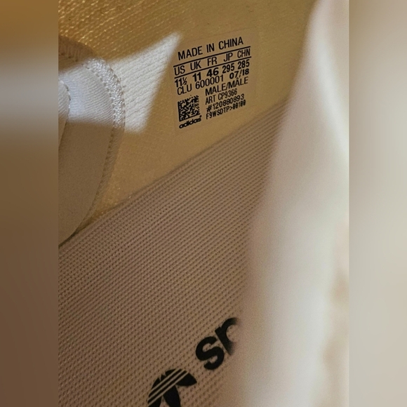 AUTHENTIC Yeezy Boost 350 V2 Adidas C White Sneakers Athletic shoes size 11.5 - Picture 3 of 8